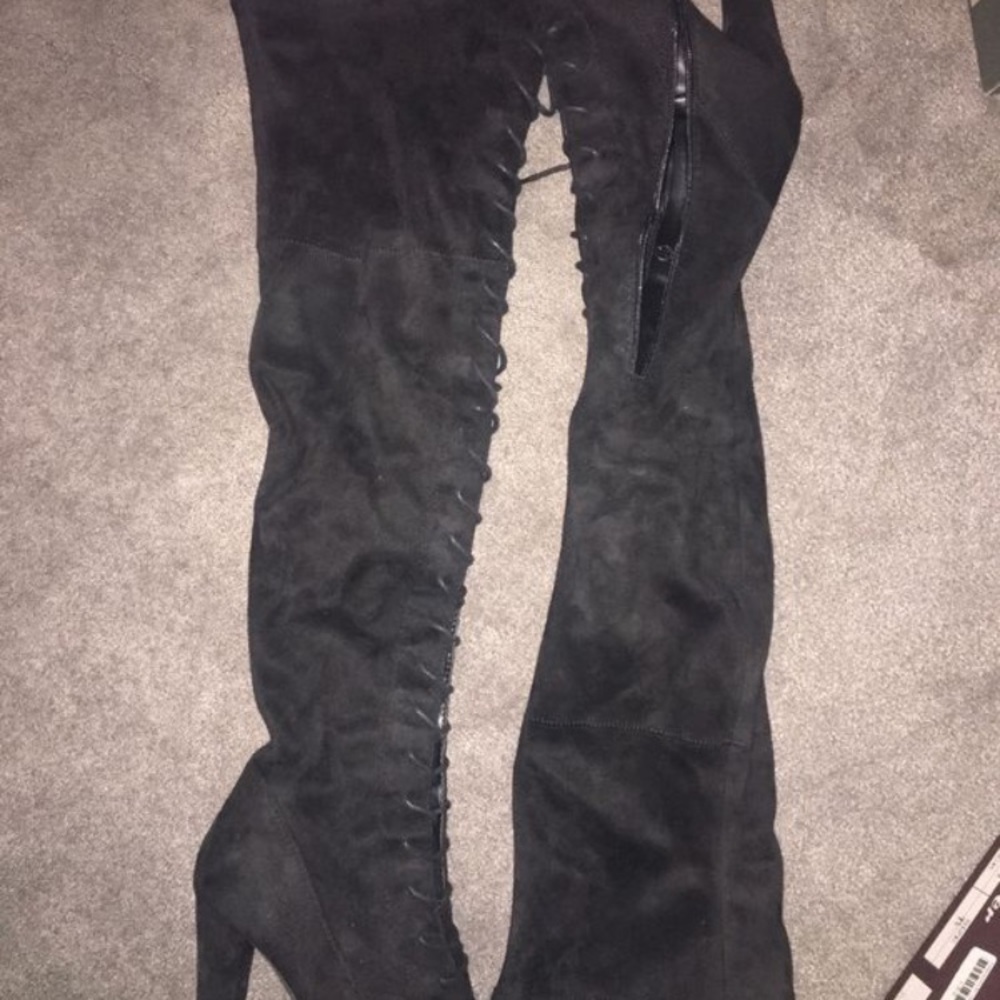 Knee high boots. - Picture 3 of 4